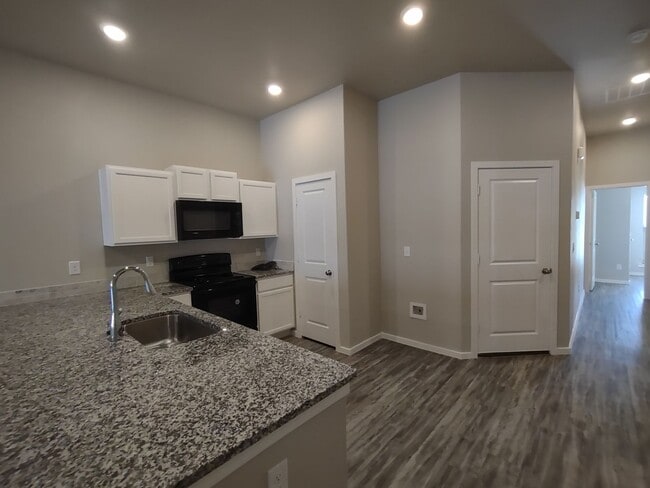 2120 N Avenue J in Lubbock, TX - Building Photo - Building Photo