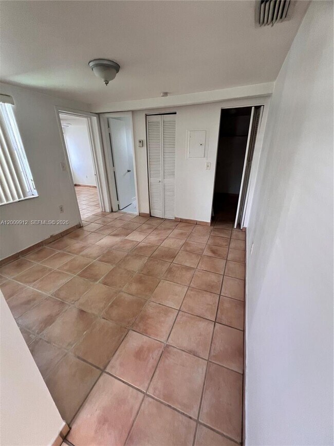 1329 SW 75th Ave in Miami, FL - Building Photo - Building Photo