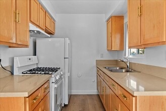 4932 Lennox Blvd in Inglewood, CA - Building Photo - Building Photo