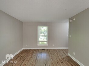 8101 Round Oak Rd in Raleigh, NC - Building Photo - Building Photo