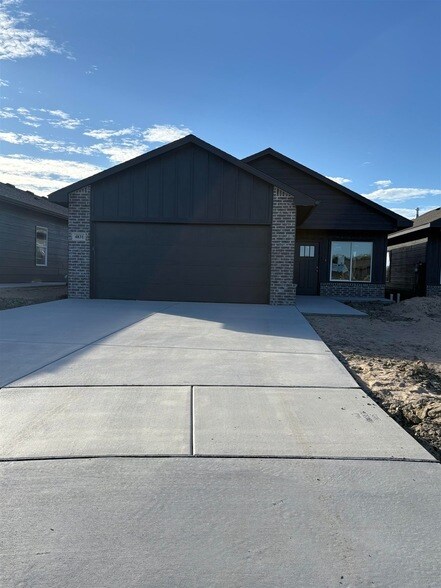 property at 4831 N Vassar Ave