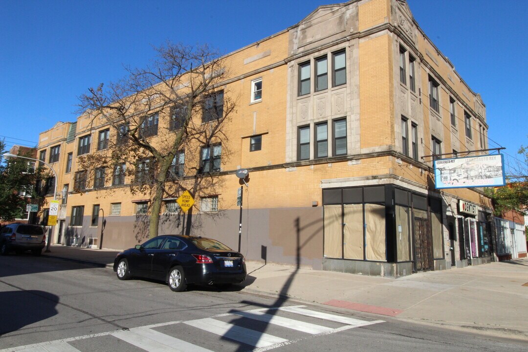 3718 W Fullerton Ave in Chicago, IL - Building Photo
