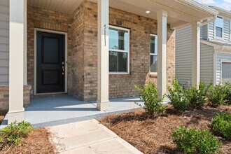 5111 Hales Ford Rd in Charlotte, NC - Foto de edificio - Building Photo