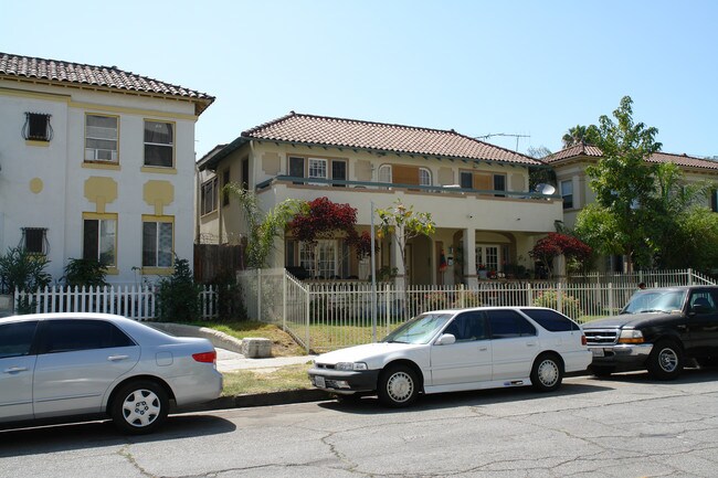 851-857 S New Hampshire Ave in Los Angeles, CA - Foto de edificio - Building Photo