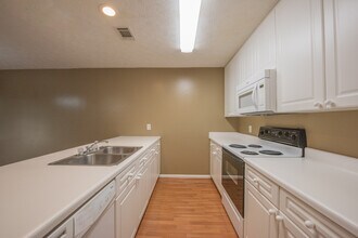 2428 E University Dr in Auburn, AL - Building Photo - Building Photo