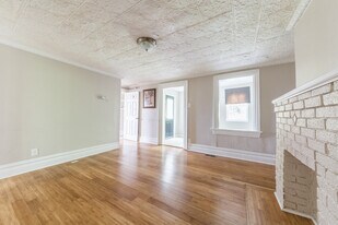 986 E Warrington Ave in Pittsburgh, PA - Building Photo