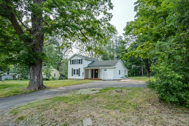 4158 Comstock Rd in Penn Yan, NY - Building Photo - Building Photo