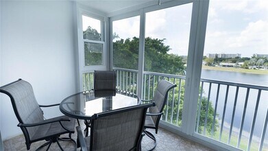 3100 N Course Ln, Unit 510 in Pompano Beach, FL - Foto de edificio - Building Photo