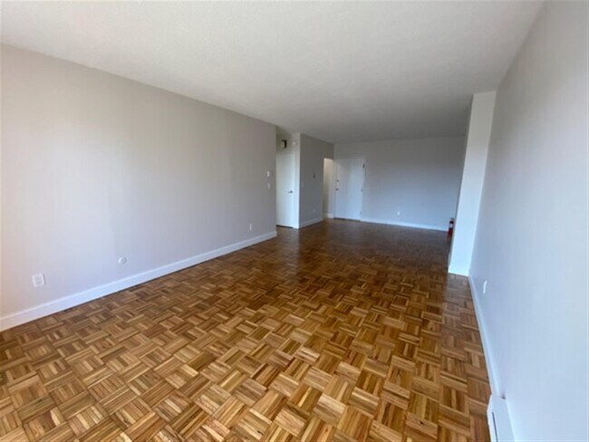 2353 Massachusetts Ave, Unit 56 in Cambridge, MA - Foto de edificio - Building Photo