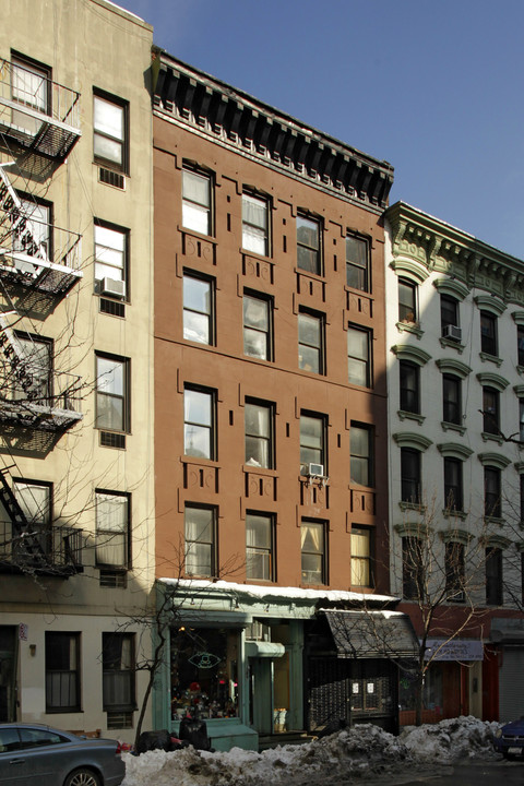 19 E 7th St in New York, NY - Building Photo