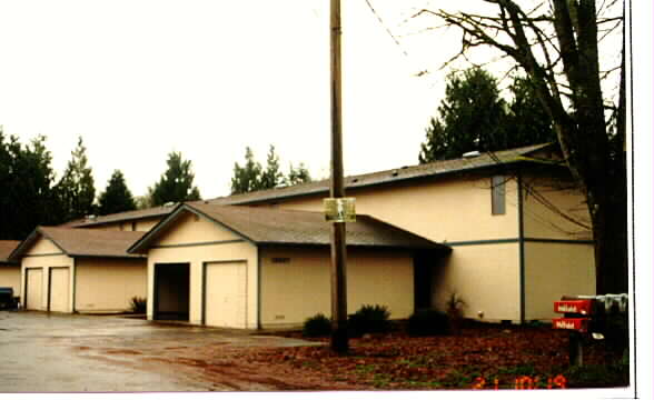 17614 W Main St in Monroe, WA - Building Photo