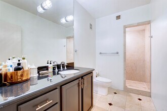 1005 S Shepherd Dr in Houston, TX - Building Photo - Building Photo