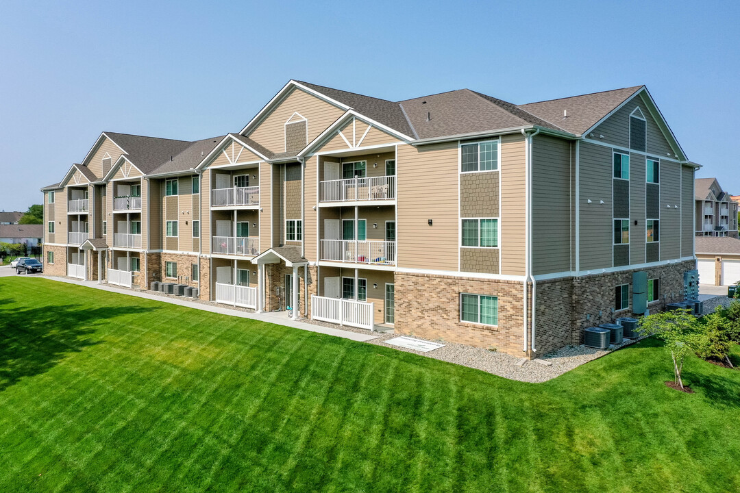 Magic Hills in Lincoln, NE - Building Photo