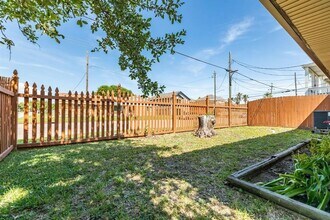 803 Sealy Ave in Galveston, TX - Building Photo - Building Photo