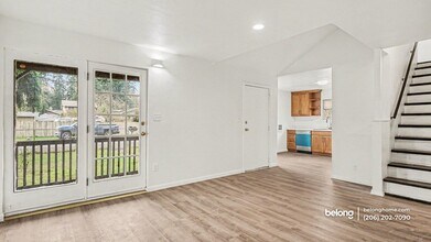 16702 Linden Ave N in Shoreline, WA - Building Photo - Building Photo