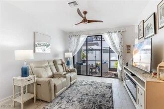 15851 Portofino Springs Blvd in Ft. Myers, FL - Foto de edificio - Building Photo