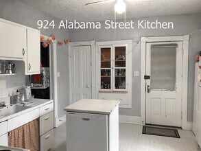 924 Alabama St in Lawrence, KS - Building Photo - Building Photo