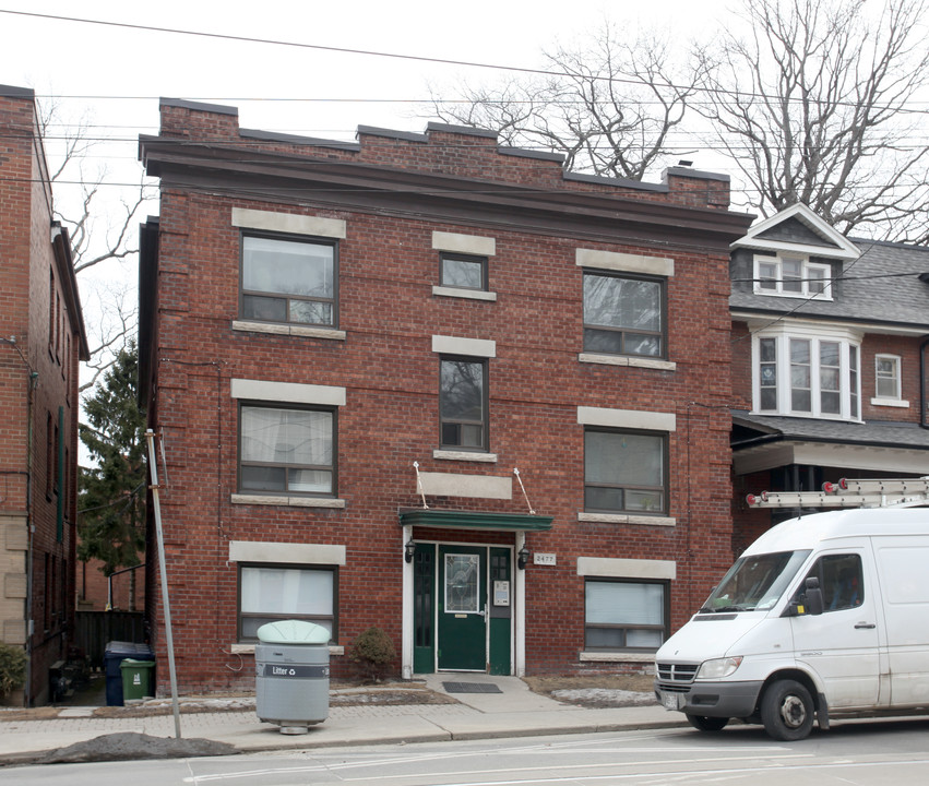 2477 Queen St in Toronto, ON - Building Photo