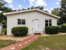1572 Cedar St in Niceville, FL - Building Photo