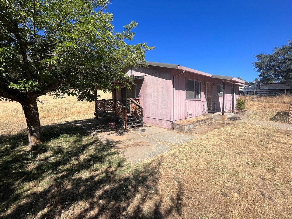 10337 Stockton St in Coulterville, CA - Building Photo