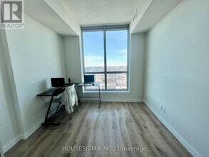 60 Frederick St in Kitchener, ON - Building Photo - Building Photo