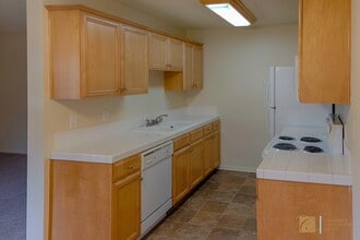2094 E Grand Ave in Escondido, CA - Building Photo - Building Photo