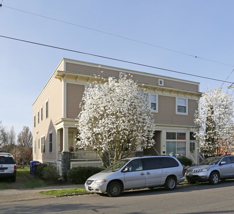 442 NE Russell St in Portland, OR - Foto de edificio