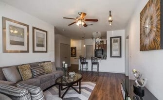 5400 Crenshaw Rd in Pasadena, TX - Building Photo