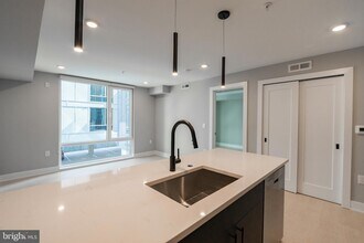 6604 Ridge Ave, Unit 302 in Philadelphia, PA - Building Photo - Building Photo