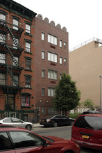 235 E Second St in New York, NY - Foto de edificio - Building Photo