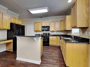 2738 Seastrand Ln in Mount Pleasant, SC - Foto de edificio - Building Photo