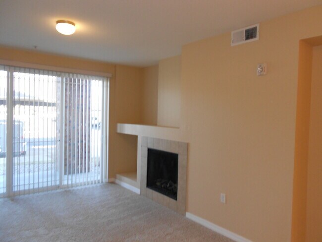 2450 Windrow Dr, Unit E101 in Fort Collins, CO - Foto de edificio - Building Photo