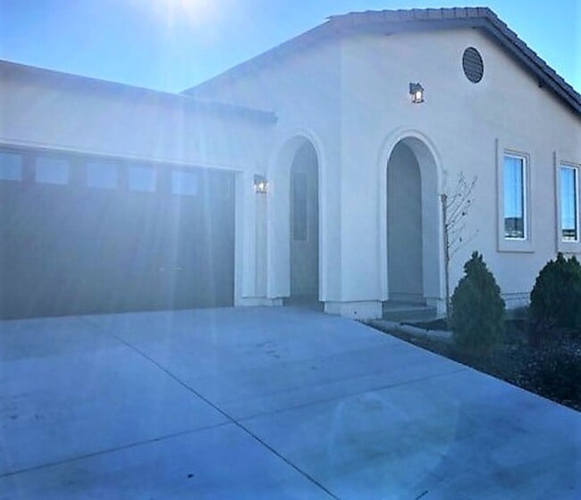 4665 Pleasant Hills Dr in Anderson, CA - Building Photo - Building Photo