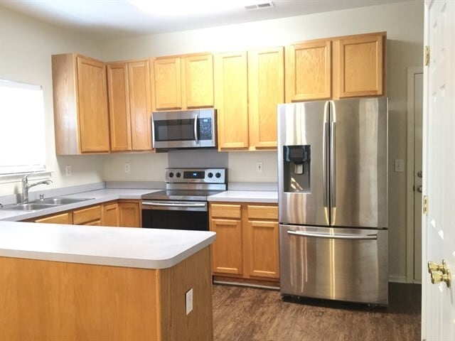 154 Elrosa Rd in Mooresville, NC - Foto de edificio - Building Photo