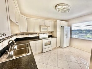 4001 Hythe A in Boca Raton, FL - Foto de edificio - Building Photo