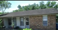 605 Lilac, Unit B in Beeville, TX - Foto de edificio - Building Photo