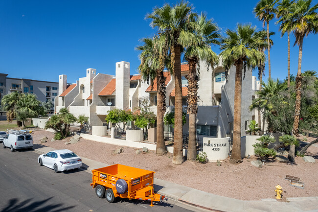 Park Fifth Avenue Condominuiums in Phoenix, AZ - Building Photo - Building Photo