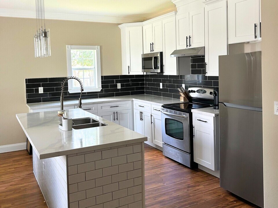 345 Road 5130 Rd in Cleveland, TX - Building Photo