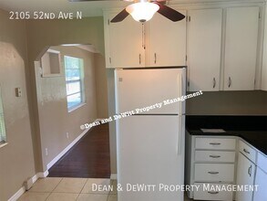 2105 52nd Ave N in St. Petersburg, FL - Building Photo - Building Photo