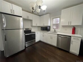 64 Wawayanda Ave in Middletown, NY - Building Photo - Building Photo