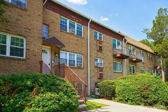 18 College Dr in Edison, NJ - Building Photo - Building Photo