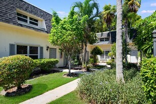 1945 NW 4th Ave in Boca Raton, FL - Building Photo