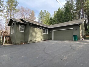 12609 Oak Cir in Grass Valley, CA - Building Photo - Building Photo