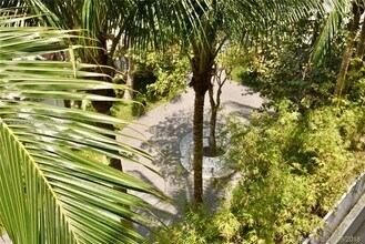 61 Collins Ave in Miami Beach, FL - Building Photo - Building Photo