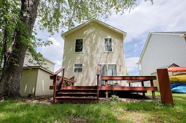 8872 Lagoon Dr in Brighton, MI - Building Photo - Building Photo