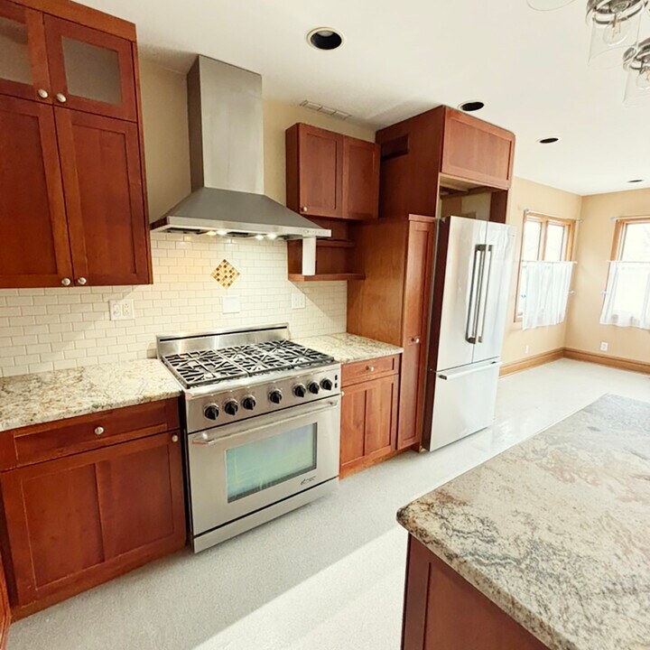 2133 W Grace St in Chicago, IL - Building Photo