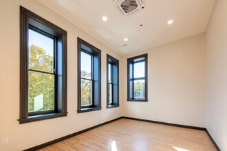 336 S State St in Ann Arbor, MI - Foto de edificio - Building Photo