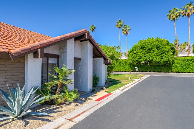 2356 S Linden Way in Palm Springs, CA - Building Photo - Building Photo