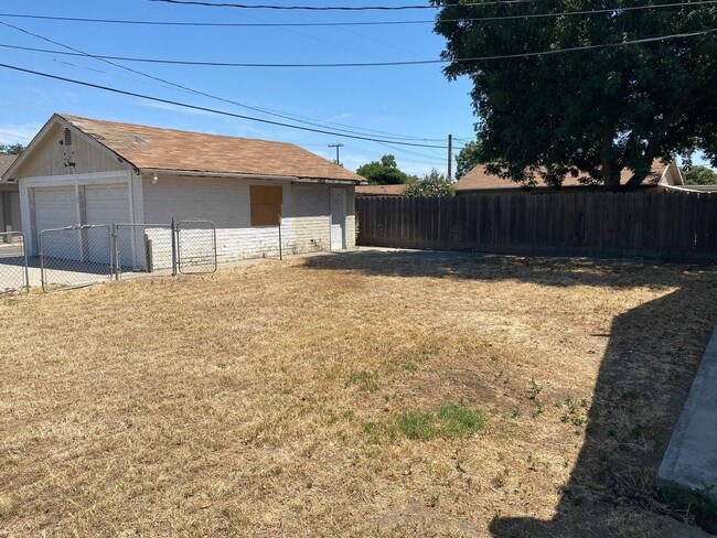 2056 Richard Way in Ceres, CA - Building Photo - Building Photo