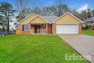 156 Eagle Way in Stockbridge, GA - Building Photo